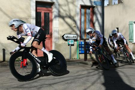 Paris-Nizza: UAE Team siegt im Mannschaftszeitfahren Paris-Nizza: UAE Team siegt im Mannschaftszeitfahren