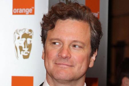 30 Jahre altes Hemd von Colin Firth bringt über 20.000 Euro ein 30 Jahre altes Hemd von Colin Firth bringt über 20.000 Euro ein