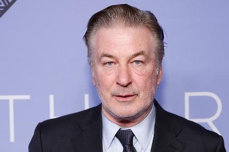 Alec Baldwin: Diese Promis sollen ihn vor Gericht unterstützen Alec Baldwin: Diese Promis sollen ihn vor Gericht unterstützen