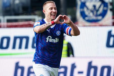 2. Liga: Verrücktes Spiel auf Schalke - Kiel jubelt 2. Liga: Verrücktes Spiel auf Schalke - Kiel jubelt