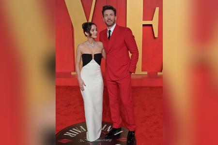 Debüt auf dem roten Teppich: Chris Evans zeigt sich mit Alba Baptista Debüt auf dem roten Teppich: Chris Evans zeigt sich mit Alba Baptista