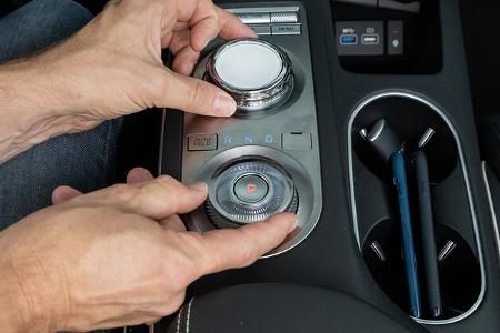 Genesis Electrified GV70