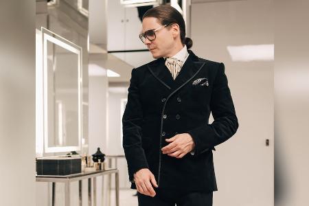Daniel Brühl als Karl Lagerfeld: So ähnlich sieht er der Mode-Ikone Daniel Brühl als Karl Lagerfeld: So ähnlich sieht er der Mode-Ikone