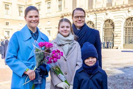 Strahlende Kronprinzessin Victoria genießt Namenstag mit ihrer Familie Strahlende Kronprinzessin Victoria genießt Namenstag mit ihrer Familie