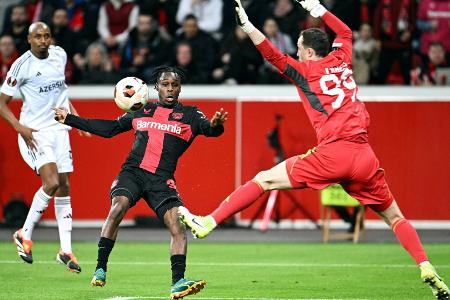 Schick der Retter: Bayer kämpft sich ins Viertelfinale Schick der Retter: Bayer kämpft sich ins Viertelfinale