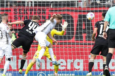 Spitzenreiter St. Pauli siegt in Nürnberg Spitzenreiter St. Pauli siegt in Nürnberg