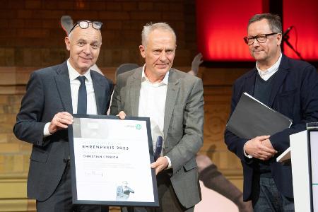 Neuendorf über Streich: Neuendorf über Streich: