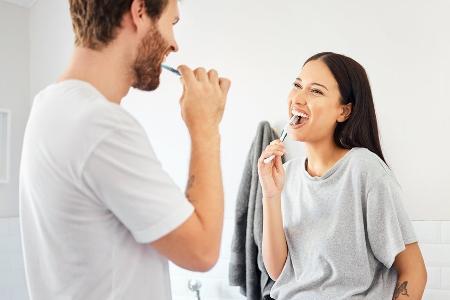 Was stimmt wirklich? Die bekanntesten Zahnpflege-Mythen im Check Was stimmt wirklich? Die bekanntesten Zahnpflege-Mythen im Check