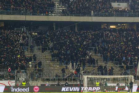 Nach Krawallen bei Eintracht-Spiel: Razzia in ganz Hessen Nach Krawallen bei Eintracht-Spiel: Razzia in ganz Hessen
