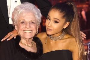 Ariana Grandes Großmutter Marjorie bricht einen Rekord