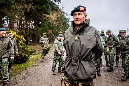 König Willem-Alexander besucht Militär-Training ukrainischer Soldaten König Willem-Alexander besucht Militär-Training ukrainischer Soldaten