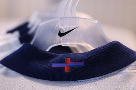 Auch Premier Sunak kritisiert neues England-Trikot Auch Premier Sunak kritisiert neues England-Trikot