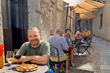 Restaurant, Tische, Gasse, Menschen, Essen, Schirme