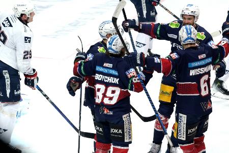 DEL: Berlin schaltet Adler aus - Matchball für Straubing DEL: Berlin schaltet Adler aus - Matchball für Straubing
