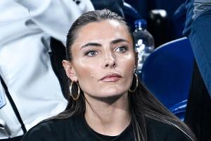 Sophia Thomalla bekommt unerwarteten Besuch auf der Tribüne