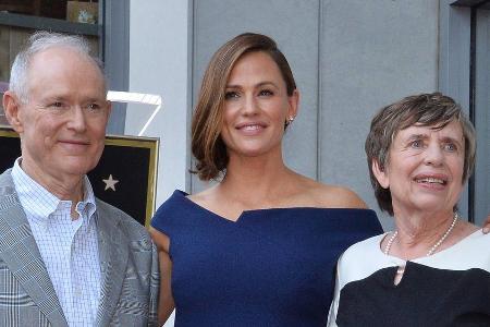 Jennifer Garner trauert um ihren verstorbenen Vater Jennifer Garner trauert um ihren verstorbenen Vater