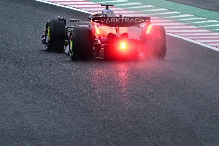 Regen in Japan: Verstappen bleibt in der Box Regen in Japan: Verstappen bleibt in der Box
