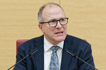 Ex-TV-Richter Alexander Hold an Prostatakrebs erkrankt Ex-TV-Richter Alexander Hold an Prostatakrebs erkrankt