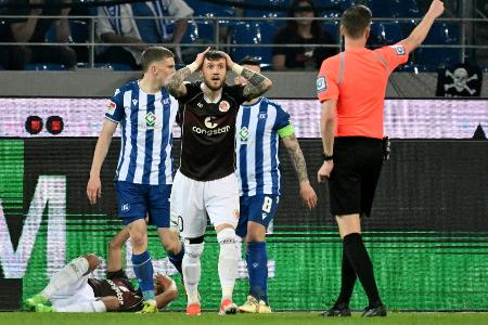 Niederlage beim KSC: St. Pauli stolpert im Aufstiegsrennen Niederlage beim KSC: St. Pauli stolpert im Aufstiegsrennen