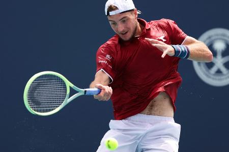 Starkes Comeback: Struff zieht in die zweite Runde ein Starkes Comeback: Struff zieht in die zweite Runde ein