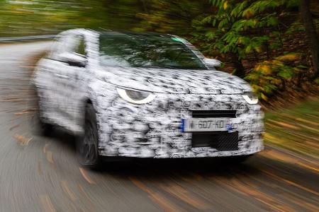 Abarth 600E Elektro-SUV, Werks-Erlkönig-Bild
