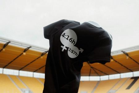 DFB-Frauen machen auf Gender Care Gap aufmerksam DFB-Frauen machen auf Gender Care Gap aufmerksam