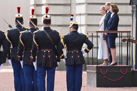 Besondere Wachablösung: Edward und Sophie springen für Charles ein Besondere Wachablösung: Edward und Sophie springen für Charles ein