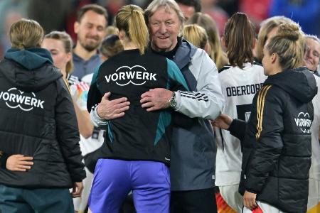 Hrubesch fordert Geduld: Umbruch ist Hrubesch fordert Geduld: Umbruch ist