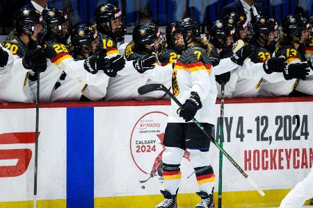 DEB-Frauen gewinnen auch viertes WM-Spiel DEB-Frauen gewinnen auch viertes WM-Spiel