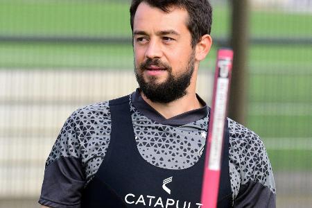 Schalke: Ex-Nationalspieler Younes trainiert bei der U23 Schalke: Ex-Nationalspieler Younes trainiert bei der U23