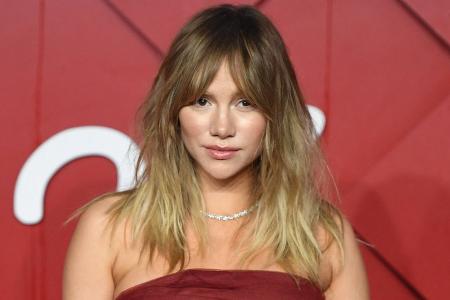 Suki Waterhouse verrät bei Coachella-Auftritt Geschlecht ihres Babys Suki Waterhouse verrät bei Coachella-Auftritt Geschlecht ihres Babys