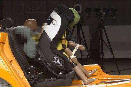 ADAC Kindercrashtest Peg Perego Viaggio Twist + Base Twist ADAC Kindercrashtest Peg Perego Viaggio Twist + Base Twist
