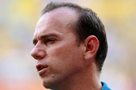 Rücktritt: Santos-Coach von Missbrauchsvorwürfen eingeholt Rücktritt: Santos-Coach von Missbrauchsvorwürfen eingeholt