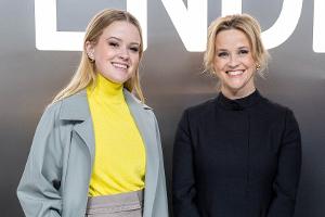 "Friends": Reese Witherspoons Tochter schlief auf Central-Perk-Sofa