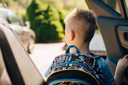 Kind Auto Aussteigen