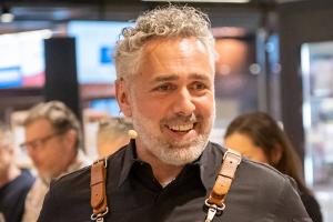 "First Dates"-Moderator Roland Trettl ist wieder verliebt