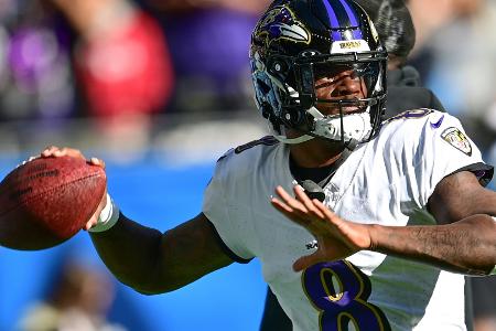Hoher Besuch beim FC Bayern: NFL-Star Lamar Jackson zu Gast Hoher Besuch beim FC Bayern: NFL-Star Lamar Jackson zu Gast