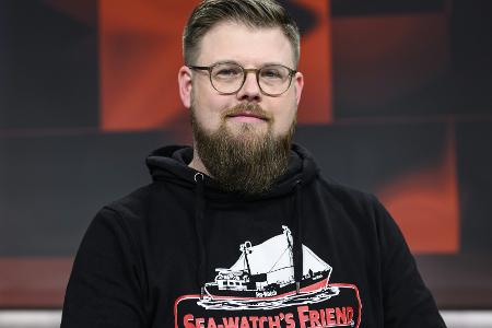 Haft für Böllerwurf: Haft für Böllerwurf: