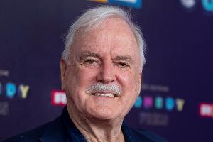 John Cleese gibt 20.000 Euro pro Jahr für Stammzellen-Therapie aus