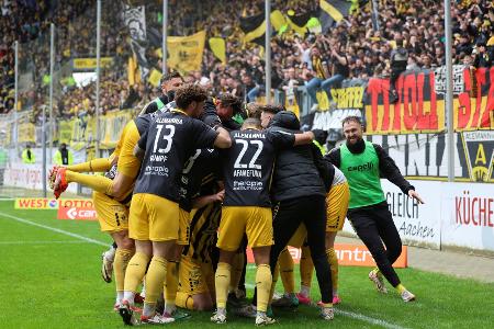 Nach elf Jahren: Alemannia Aachen steigt in die 3. Liga auf Nach elf Jahren: Alemannia Aachen steigt in die 3. Liga auf