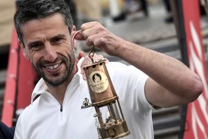 Olympisches Feuer auf dem Weg nach Frankreich