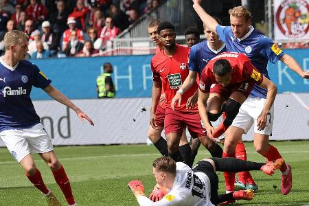Kiel patzt, HSV hofft: Neue Spannung im Aufstiegsrennen Kiel patzt, HSV hofft: Neue Spannung im Aufstiegsrennen