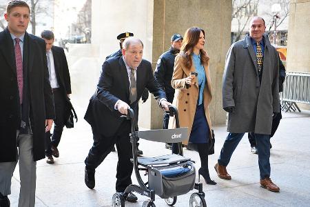 Vor Anhörung im Krankenhaus: Weinstein benötigt Vor Anhörung im Krankenhaus: Weinstein benötigt