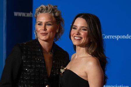 Nach Coming-Out: Sophia Bush mit Ashlyn Harris auf dem roten Teppich Nach Coming-Out: Sophia Bush mit Ashlyn Harris auf dem roten Teppich
