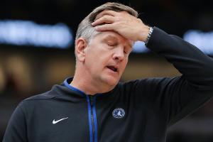 NBA: Trainer Finch nach Zusammenprall verletzt