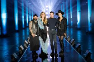 "GNTM": Männer-Model zwischen zwei Walks in Klinik behandelt