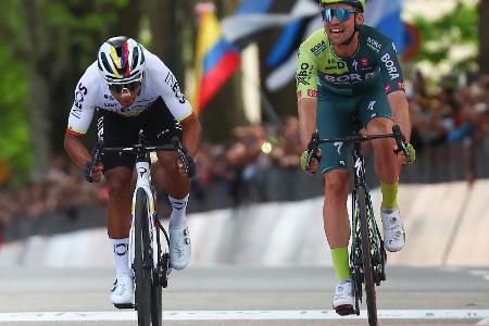 Platz zwei zum Giro-Auftakt: Schachmann schlägt Pogacar Platz zwei zum Giro-Auftakt: Schachmann schlägt Pogacar