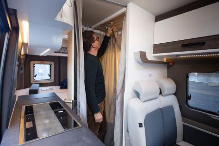 Bad-Konzepte der Vergleichs-Campingbusse Dreamer und Vantourer