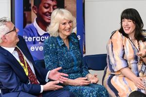 Lesestunde: Königin Camilla eröffnet neue Schulbibliothek in London