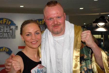 TV-Hammer! Boxkampf von Stefan Raab und Regina Halmich läuft bei RTL TV-Hammer! Boxkampf von Stefan Raab und Regina Halmich läuft bei RTL